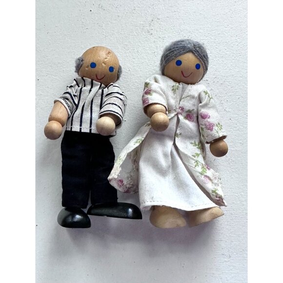 Ryan's Room Wooden Dollhouse Miniature Grandpa Grandma Daughter Figurines - Picture 1 of 9